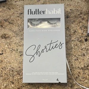 Flutterhabit Shorties